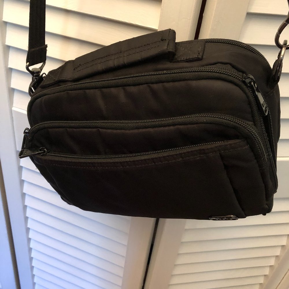 Lug side travel pouch, men or women's style